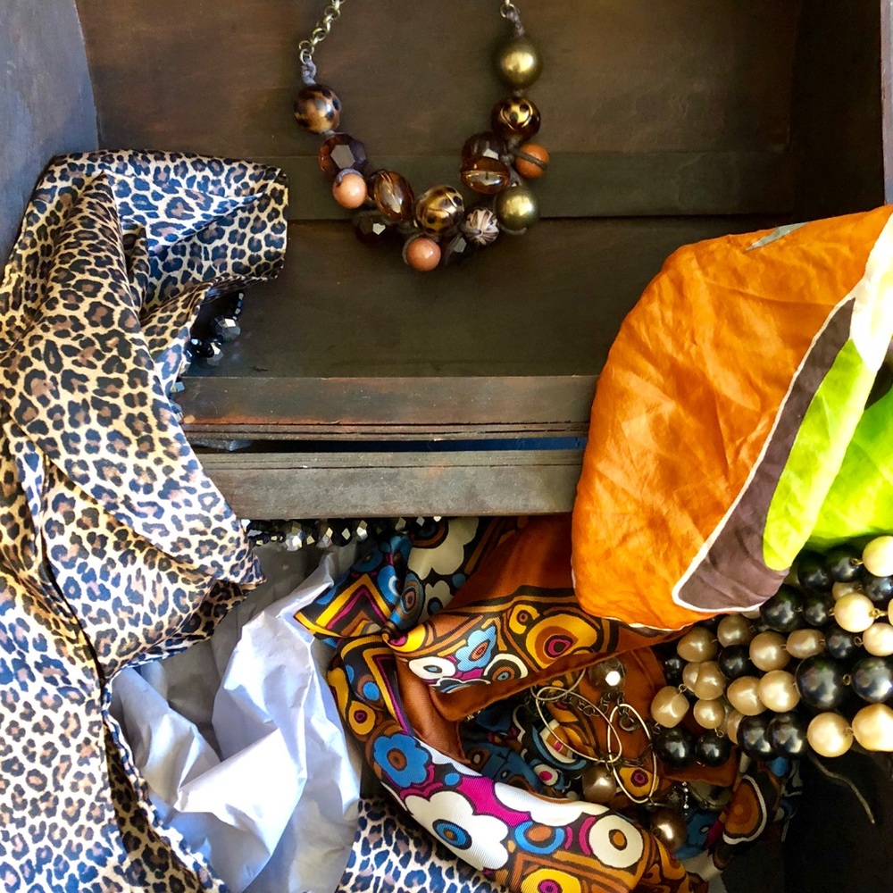 Decorative print necklace